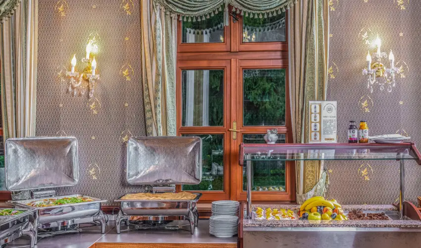 Kastlyhotel Sasvr Pardsasvr - Mjus 1. (min. 2 j)