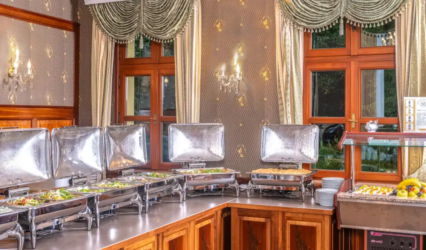 Kastlyhotel Sasvr Pardsasvr - Mjus 1. (min. 2 j)