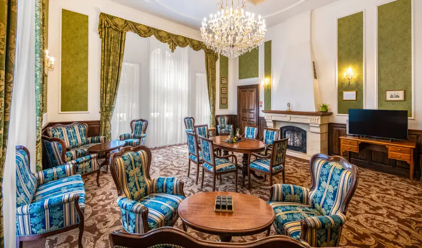 Kastlyhotel Sasvr Pardsasvr - Mjus 1. (min. 2 j)