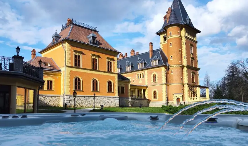 Kastlyhotel Sasvr Pardsasvr - Mjus 1. (min. 2 j)