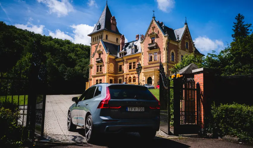 Kastlyhotel Sasvr Pardsasvr - Mjus 1. (min. 2 j)