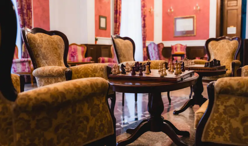 Kastlyhotel Sasvr Pardsasvr - Mjus 1. (min. 2 j)