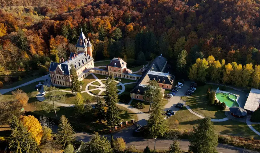 Kastlyhotel Sasvr Pardsasvr - Mjus 1. (min. 2 j)