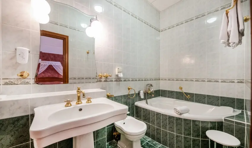 Kastlyhotel Sasvr Pardsasvr - Mjus 1. (min. 2 j)