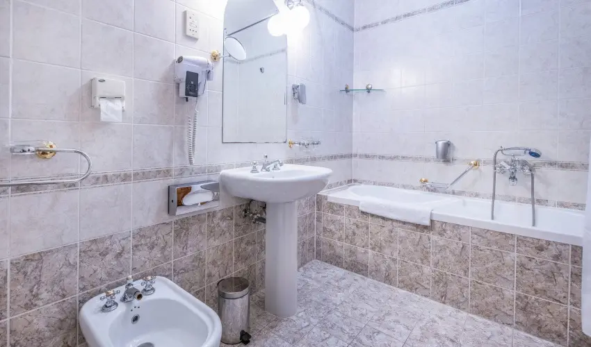 Kastlyhotel Sasvr Pardsasvr - Mjus 1. (min. 2 j)