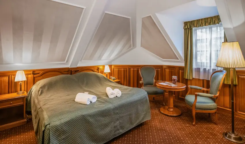 Kastlyhotel Sasvr Pardsasvr - Mjus 1. (min. 2 j)