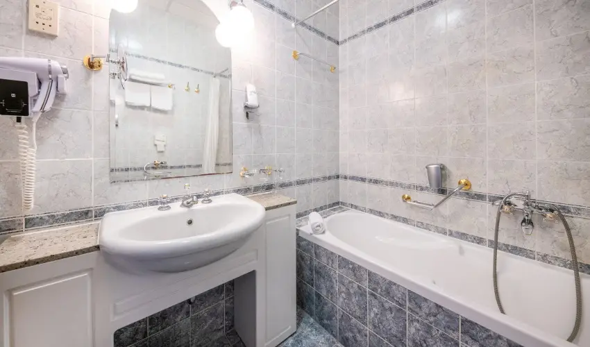 Kastlyhotel Sasvr Pardsasvr - Mjus 1. (min. 2 j)