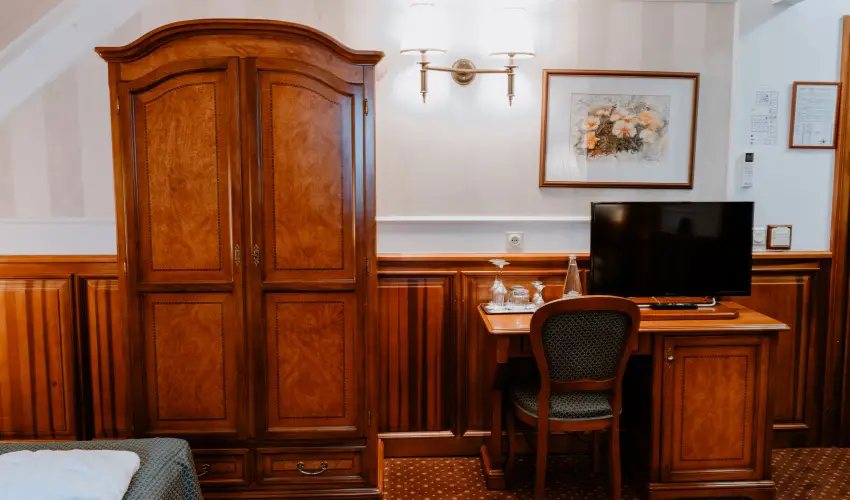 Kastlyhotel Sasvr Pardsasvr - Mjus 1. (min. 2 j)