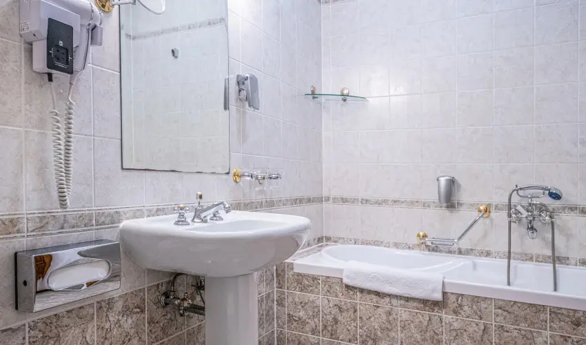 Kastlyhotel Sasvr Pardsasvr - Mjus 1. (min. 2 j)