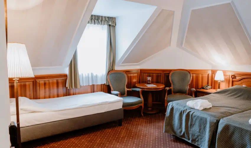 Kastlyhotel Sasvr Pardsasvr - Mjus 1. (min. 2 j)