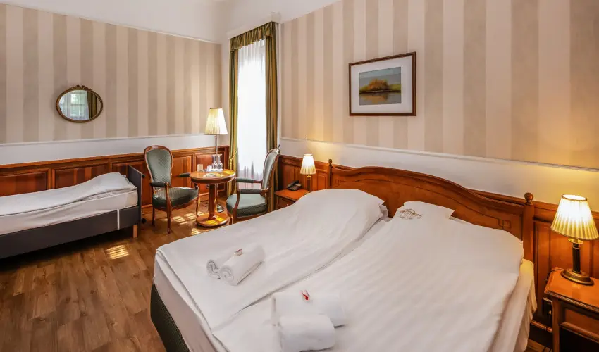 Kastlyhotel Sasvr Pardsasvr - Mjus 1. (min. 2 j)