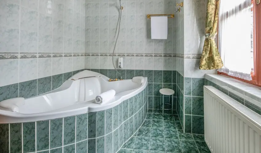 Kastlyhotel Sasvr Pardsasvr - Mjus 1. (min. 2 j)