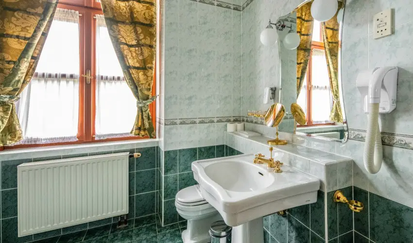 Kastlyhotel Sasvr Pardsasvr - Mjus 1. (min. 2 j)