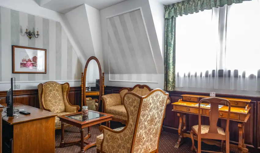 Kastlyhotel Sasvr Pardsasvr - Mjus 1. (min. 2 j)