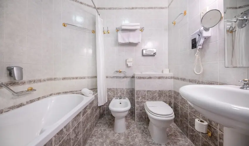 Kastlyhotel Sasvr Pardsasvr - Mjus 1. (min. 2 j)