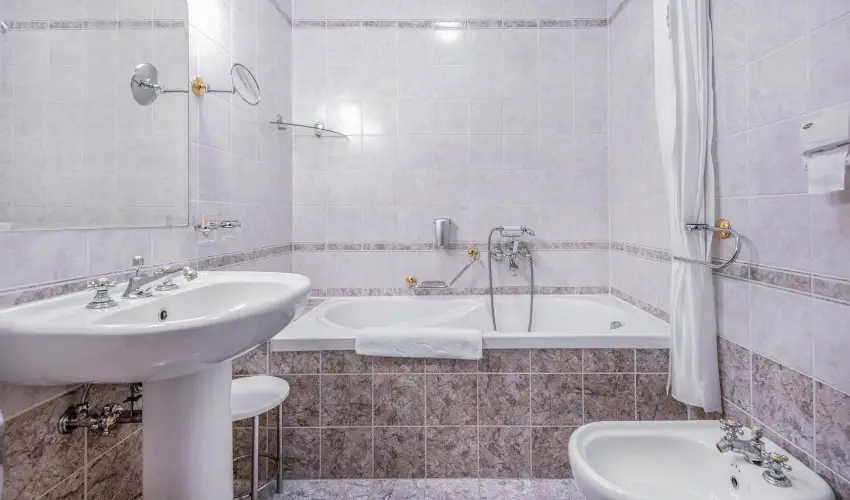 Kastlyhotel Sasvr Pardsasvr - Mjus 1. (min. 2 j)