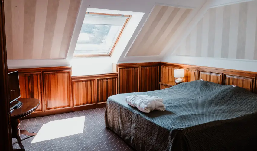 Kastlyhotel Sasvr Pardsasvr - Mjus 1. (min. 2 j)