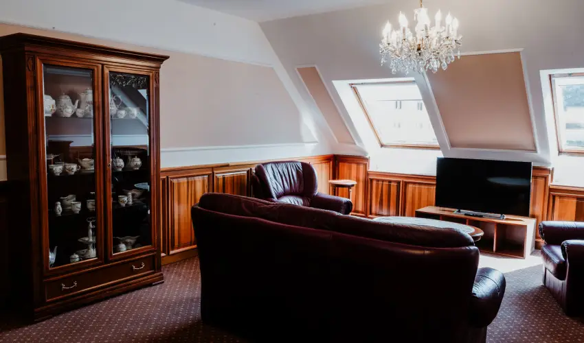 Kastlyhotel Sasvr Pardsasvr - Mjus 1. (min. 2 j)