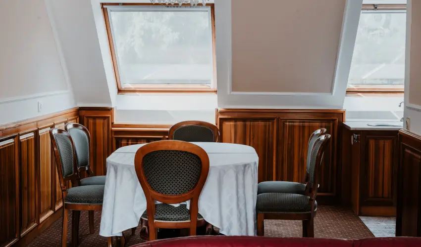 Kastlyhotel Sasvr Pardsasvr - Mjus 1. (min. 2 j)