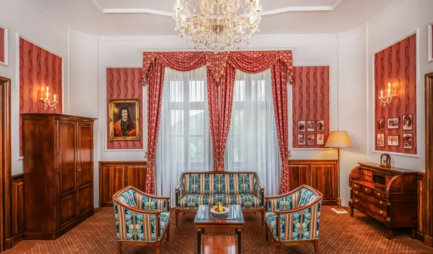 Kastlyhotel Sasvr Pardsasvr - Mjus 1. (min. 2 j)