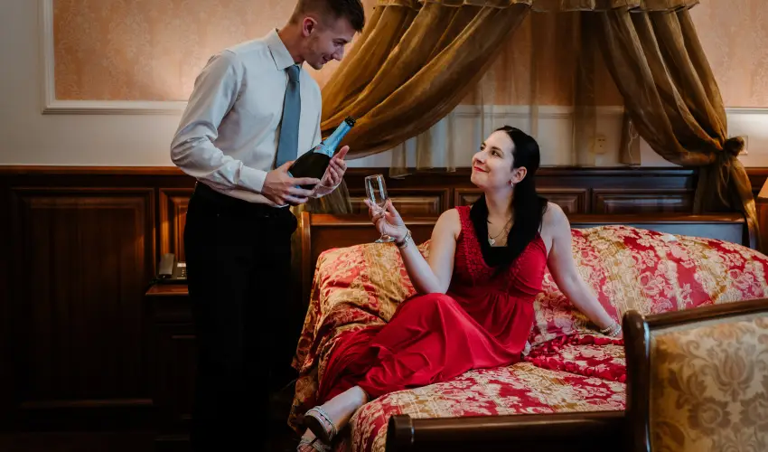 Kastlyhotel Sasvr Pardsasvr - Mjus 1. (min. 2 j)