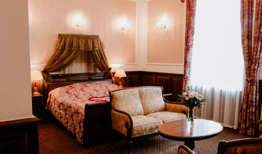 Kastlyhotel Sasvr Pardsasvr - Mjus 1. (min. 2 j)