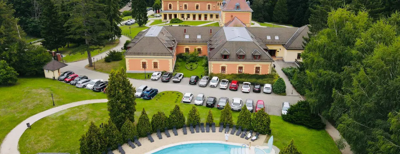 Kastlyhotel Sasvr Pardsasvr - Mjus 1. (min. 2 j)