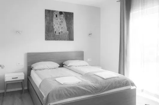 Kat�ng Vend�gh�z - M�jus 1. (min. 2 �j)