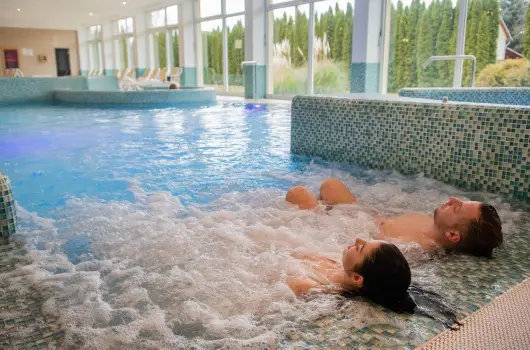 K�t Korona Konferencia & Wellness Hotel - M�jus 1-jei wellness h�tv�ge a Balatonon (min. 3 �j)