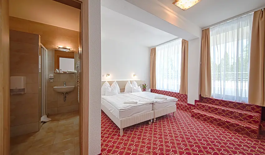 Kt Korona Konferencia & Wellness Hotel Balatonszrsz - Mjus 1.