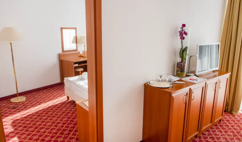 Kt Korona Konferencia & Wellness Hotel Balatonszrsz - Mjus 1.