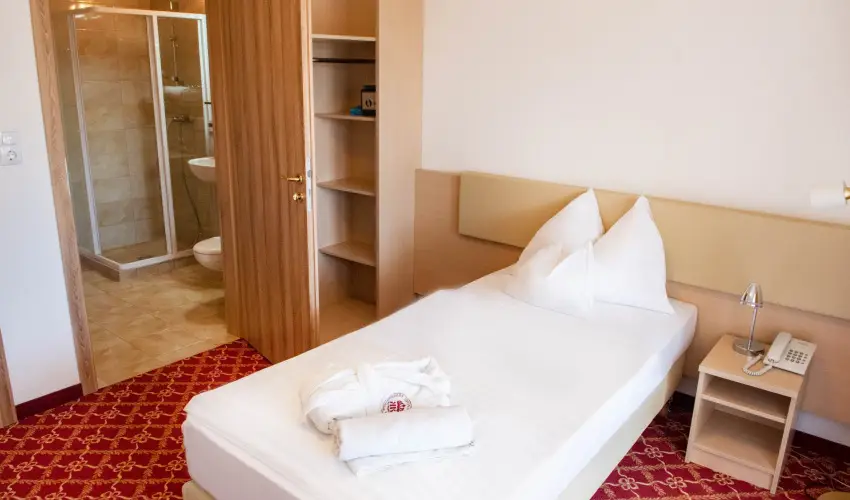 Kt Korona Konferencia & Wellness Hotel Balatonszrsz - Mjus 1.