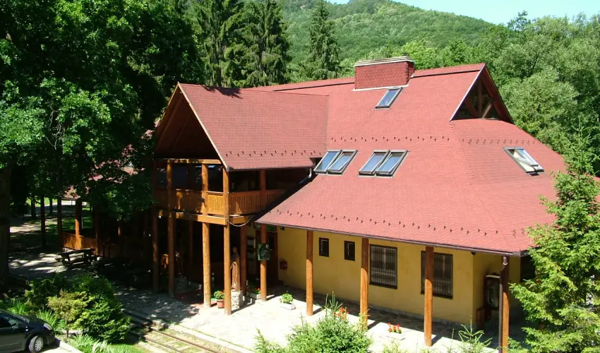 Kkapu Vadszkastly s Hotel & Apartments Nagyhuta - Mjus 1. (min. 2 j)