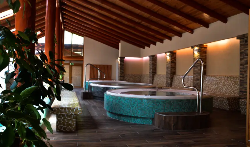 Kkapu Vadszkastly s Hotel & Apartments Nagyhuta - Mjus 1. (min. 2 j)