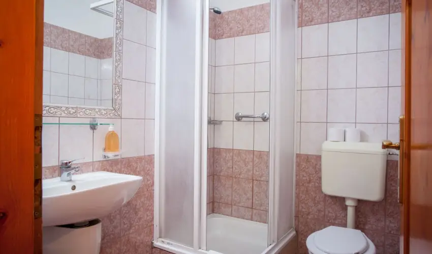 Kkapu Vadszkastly s Hotel & Apartments Nagyhuta - Mjus 1. (min. 2 j)