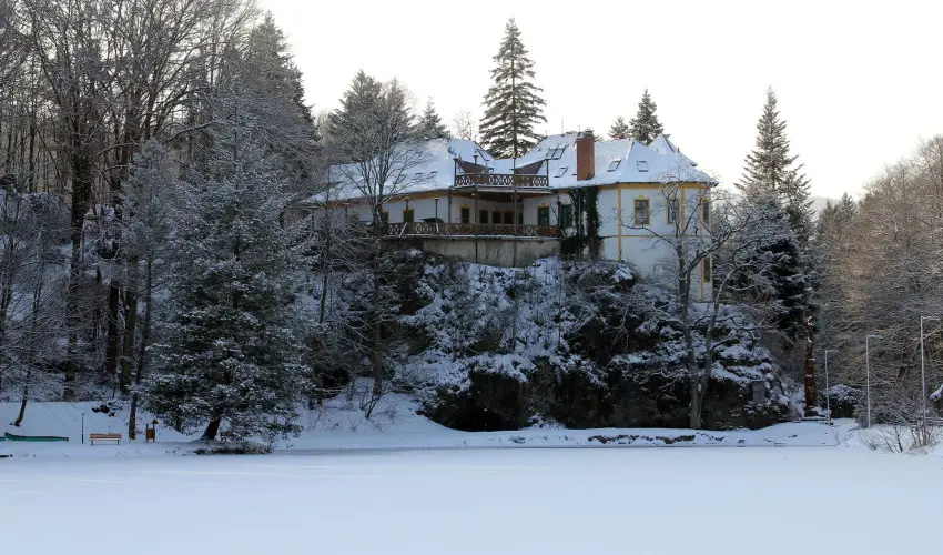 Kkapu Vadszkastly s Hotel & Apartments Nagyhuta - Mjus 1. (min. 2 j)