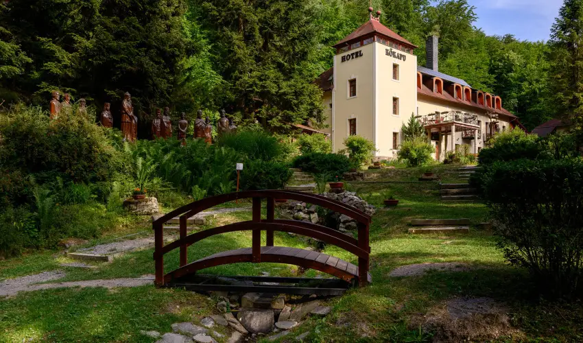 Kkapu Vadszkastly s Hotel & Apartments Nagyhuta - Mjus 1. (min. 2 j)