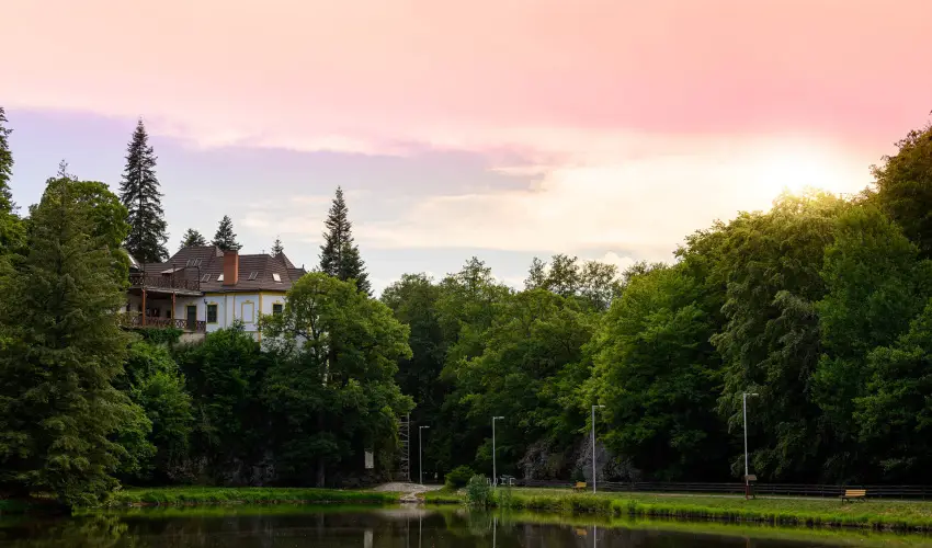 Kkapu Vadszkastly s Hotel & Apartments Nagyhuta - Mjus 1. (min. 2 j)