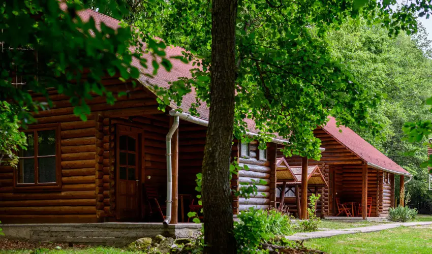 Kkapu Vadszkastly s Hotel & Apartments Nagyhuta - Mjus 1. (min. 2 j)