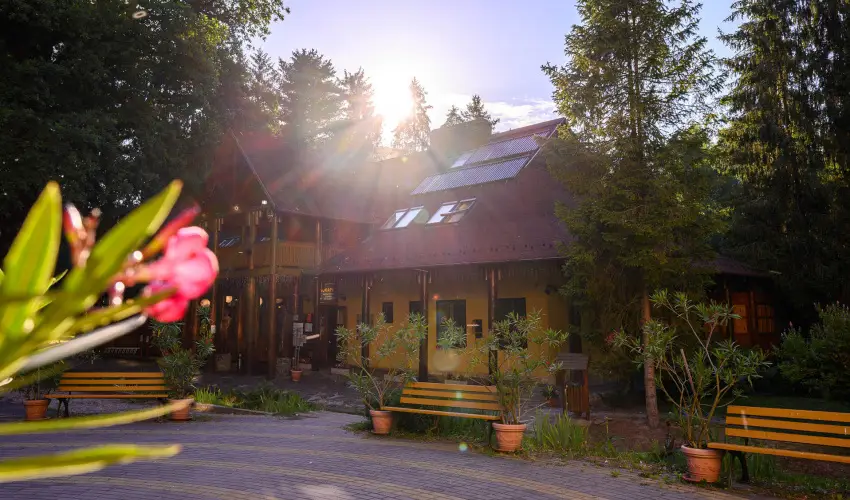 Kkapu Vadszkastly s Hotel & Apartments Nagyhuta - Mjus 1. (min. 2 j)