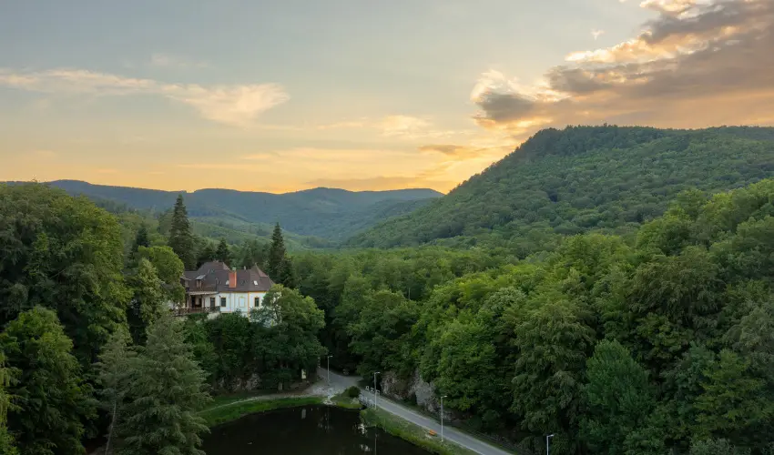Kkapu Vadszkastly s Hotel & Apartments Nagyhuta - Mjus 1. (min. 2 j)