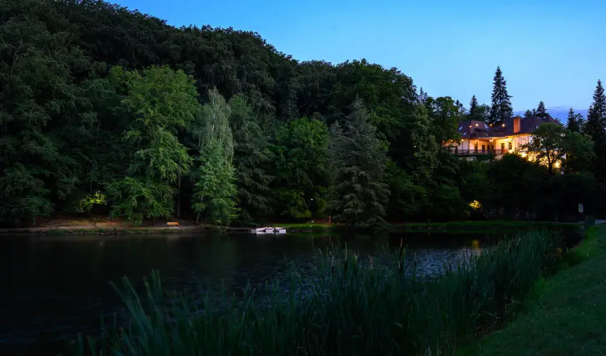 Kkapu Vadszkastly s Hotel & Apartments Nagyhuta - Mjus 1. (min. 2 j)