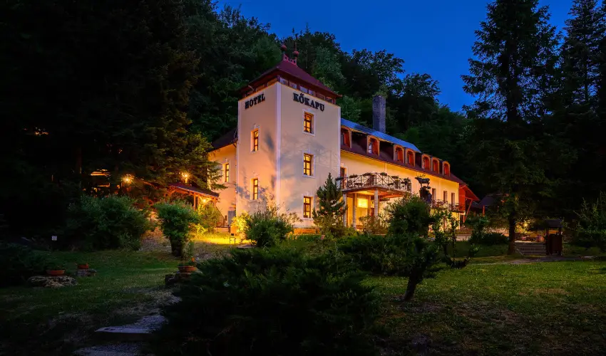 Kkapu Vadszkastly s Hotel & Apartments Nagyhuta - Mjus 1. (min. 2 j)