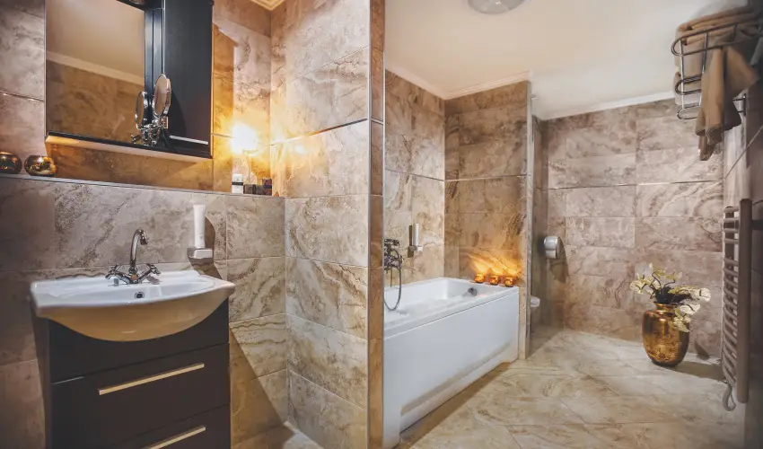 Koml Hotel Gyula - Mjus 1. (min. 2 j)