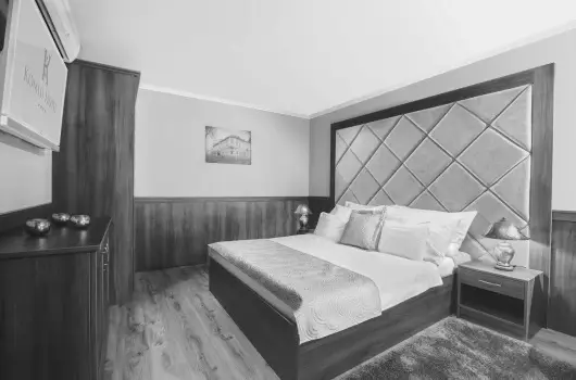 Koml� Hotel - M�jus 1.