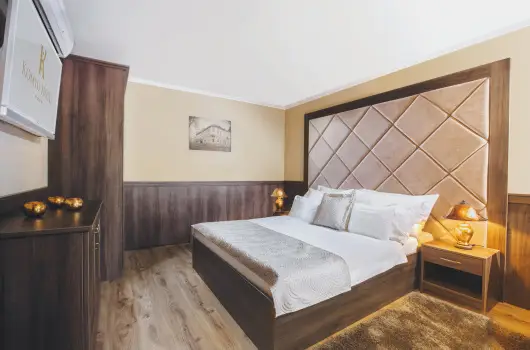 Koml Hotel - Mjus 1. 