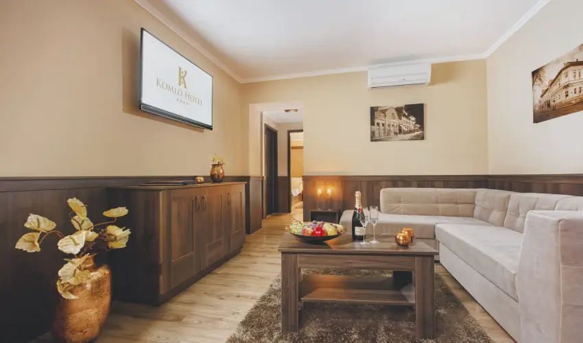 Koml Hotel Gyula - Mjus 1. (min. 2 j)