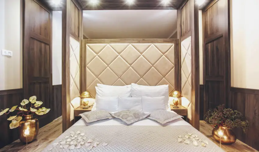 Koml Hotel Gyula - Mjus 1. (min. 2 j)