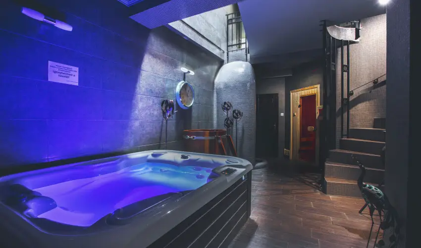 Koml Hotel Gyula - Mjus 1. (min. 2 j)