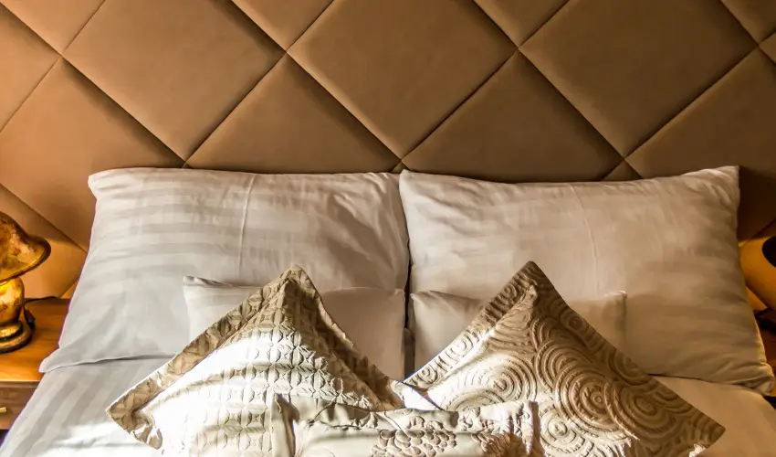 Koml Hotel Gyula - Mjus 1. (min. 2 j)